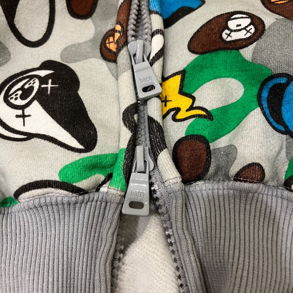 BAPE × KAWS Milo Animal Kingdom full zip hoodie NIGO A Bathing Ape Size M - Picture 6 of 9
